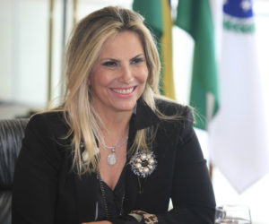 A governadora em exercício Cida Borghetti e o prefeito de Curitiba Rafael Greca assinaram nesta sexta-feira(24) protocolo de intenção para revitalização do Rio Belém no Palácio Iguaçu. Este presente o ministro da saúde Ricardo Barros e demais autoridades. Curitiba/PR, 24.02.17 - Foto: Jonas Oliveira