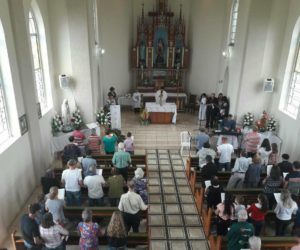 Igreja recebeu a comunidade e também visitantes para a celebração da data 