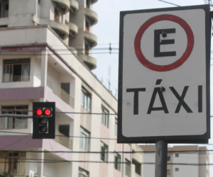 Taxistas que foram à reunião mostraram interesse na regularização mas pontuaram as dificuldades do ajuste 