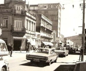 Cruzamento da Avenida Manoel Ribas com a Rua Carlos Cavalcanti