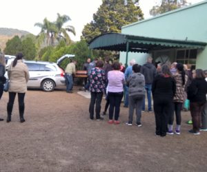 Depois de 108 dias e algumas horas, finalmente a família conseguiu sepultar vítima do incêndio de 8 de abril. (Foto: Jair Nunes).