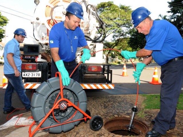 Caminh\u00e3o hidrojato da Sanepar atua em Uni\u00e3o da Vit\u00f3ria - Vvale