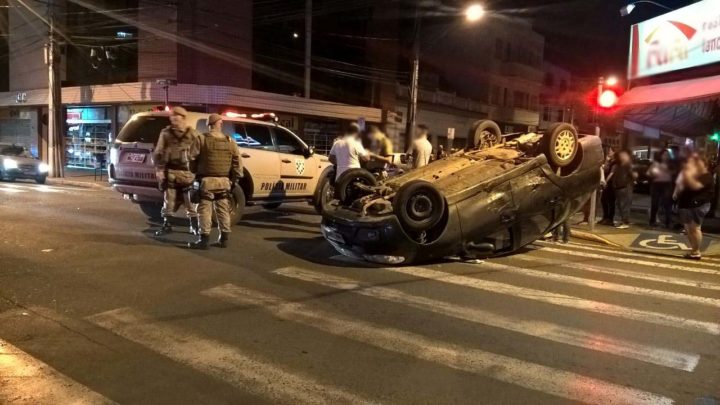 Alguns acessos de via foram bloqueados pela policia. (Foto: Jair Nunes).