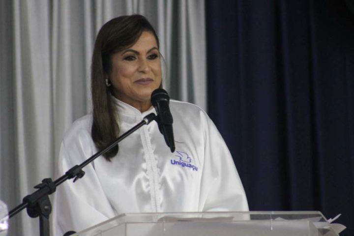 Reitora do Centro Universitário Vale do Iguaçu, professora Marta Borges Maia