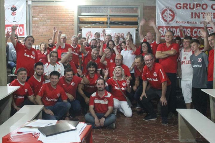 Torcida do Internacional do Vale do Iguaçu. (Foto: Ricardo Silveira).