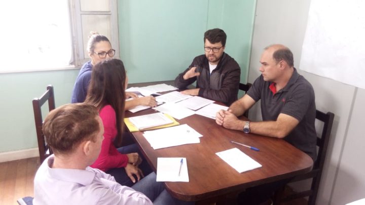 Secretário de planejamento e de trânsito se reuniu com representantes do Educatran (Foto: Assessoria Prefeitura de União da Vitória).