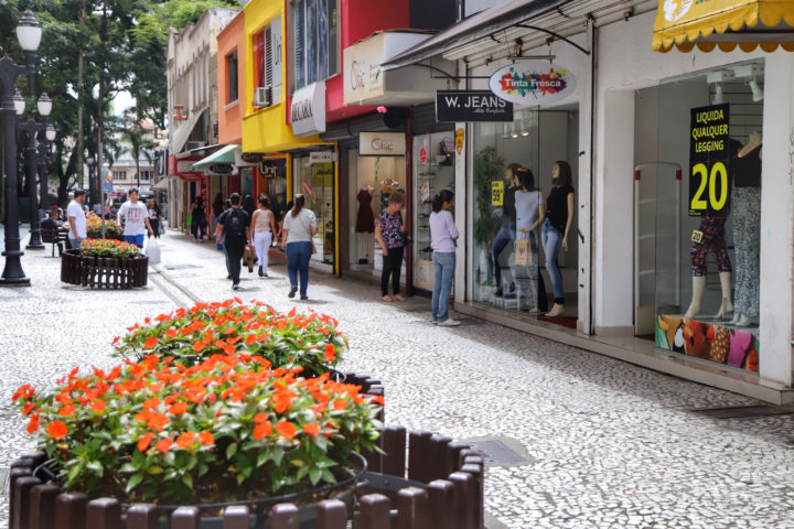 O Paraná contabilizou a abertura de 12.761 empresas nos três primeiros meses do ano, um aumento de 19% em relação ao mesmo período do ano passado, quando foram formalizados 10.710 novos negócios no Estado. As estatísticas da Junta Comercial do Paraná (Jucepar) indicam, ainda, uma evolução considerável em março, com 4.851 novas empresas, contra 4.426 em 2018, acréscimo de 9,6%. (Foto: José Fernando Ogura/ANPr).