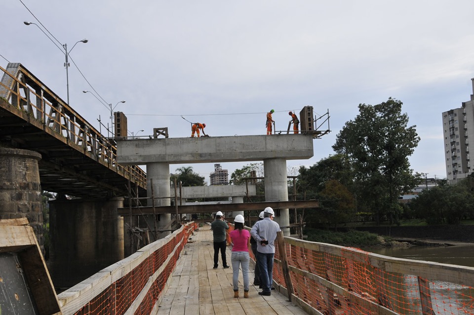Prefeitura planeja fechamento temporário da Ponte Machado da Costa em consequência das obras da nova ponte (Fotos: Assessoria).