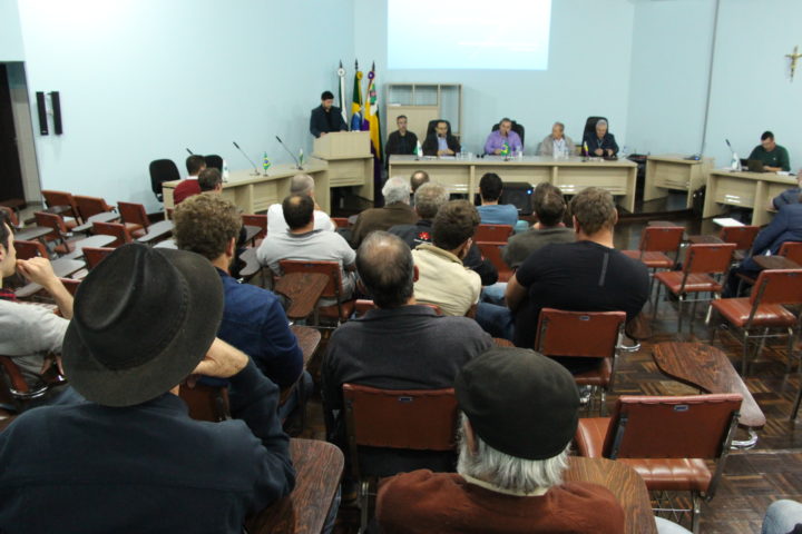 Audiência foi a primeira de três que serão realizadas sobre o assunto (Foto: Assessoria Prefeitura de Bituruna).