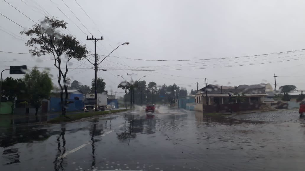 Chuva causa alagamentos em União da Vitória Vvale