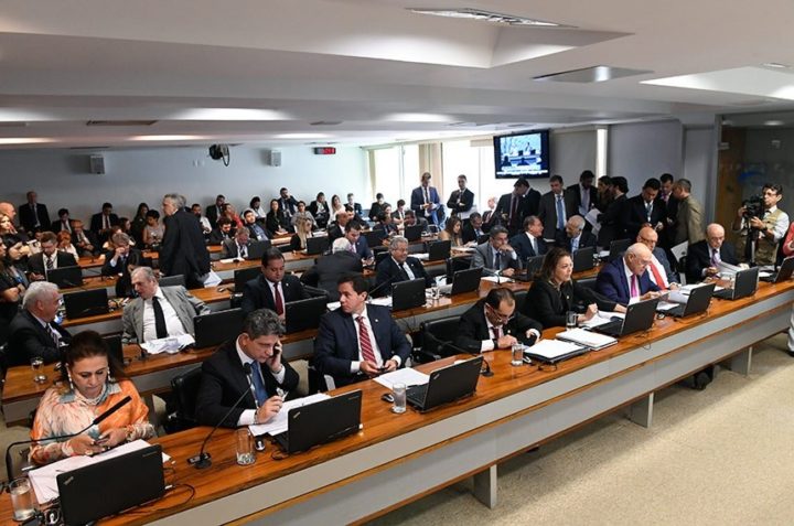 Proposta aprovada na Comissão de Assuntos Econômicos busca evitar abusos de empresas concessionários de serviços (Foto: Edilson Rodrigues/Agência Senado).