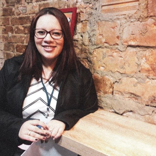 Gabrielly Cesco, diagramadora do JOC e apresentadora do #TBT O Comércio