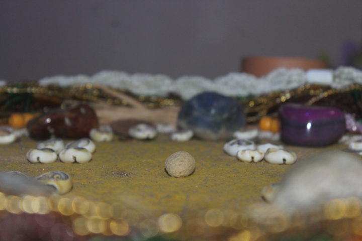 Na mesa, posição das conchas define as respostas 