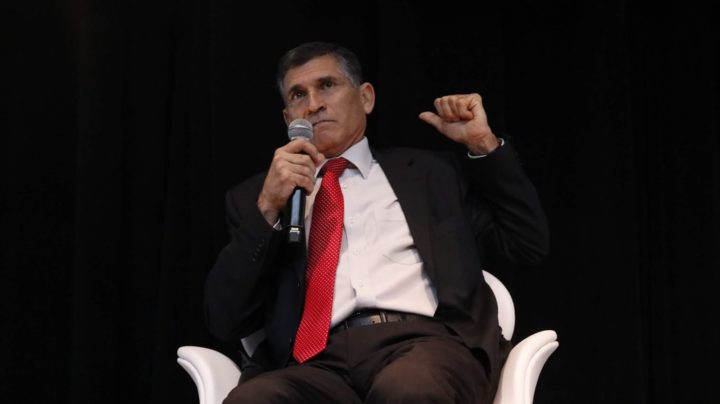 Ex-ministro da Secretaria de Governo da Presidência da República, general da reserva Carlos Alberto dos Santos Cruz, abriu os painéis do evento (Fotos: Abraji).