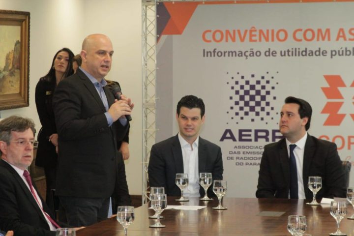 Presidente da AERP, Alexandre Barros durante fala na assinatura do convênio