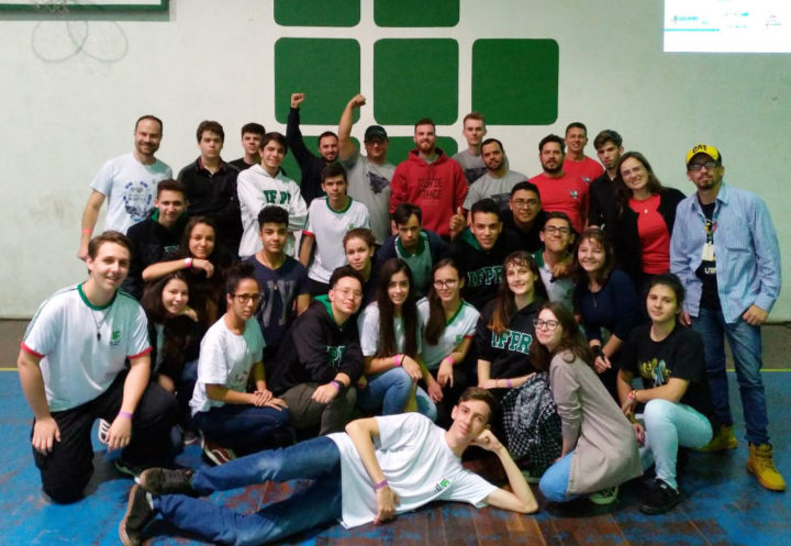 Estudantes do Campus de União da Vitória que participam do projeto de robótica (Foto: Assessoria).
