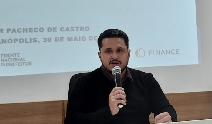 Flavio Martins Alves sobre abordagem Reforma Tributária. (Foto: FECAM).
