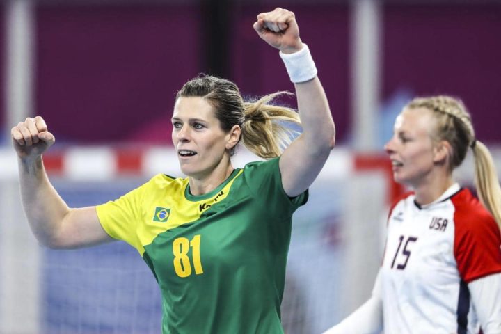 Seleção Brasileira de Handebol Feminino disputa terceira final seguida contra a Argentina (Foto: Divulgação/COB).