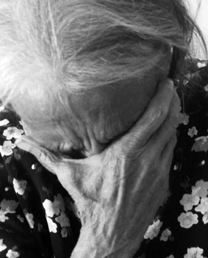 Mãe do agressor é uma idosa de 84 anos (Foto: Reprodução/Radio Difusora do Xisto).