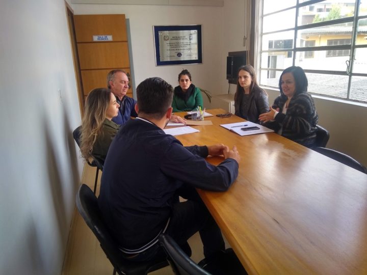 Reunião discutiu o combate à Dengue no município (Foto: Assessoria).