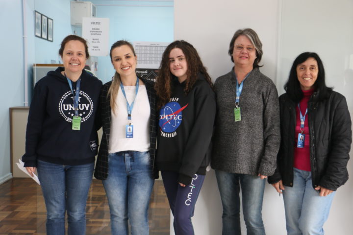 A aluna Deborah Baukat foi a vencedora do concurso: sua redação ficou com a nota de 9.7 (Fotos: Divulgação/Uniuv).