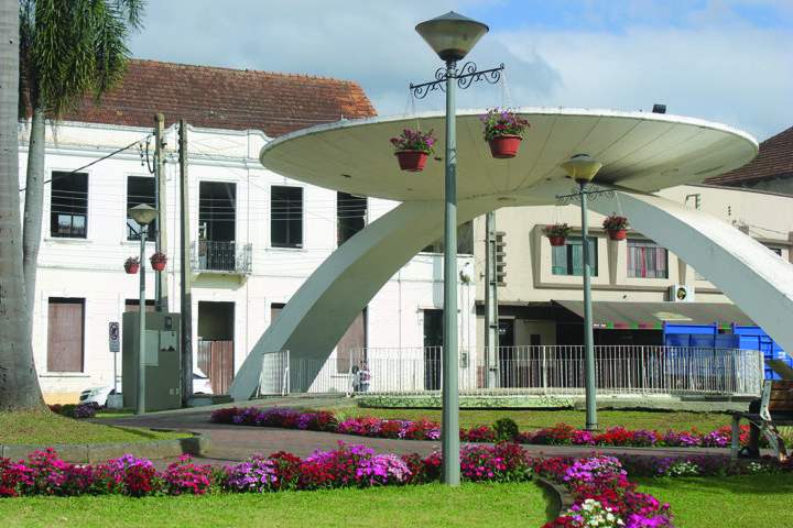 Praça Hercílio Luz, cenário para as comemorações dos 50 e dos cem anos de Porto União