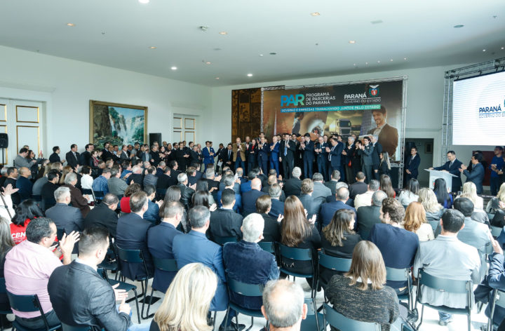 Apresentação das Parcerias Público-Privadas do Paraná foi feita pelo governador Carlos Massa Ratinho Junior nesta segunda-feira, 23, no Palácio Iguaçu (Foto: Reprodução/Agência de Notícias do Paraná).