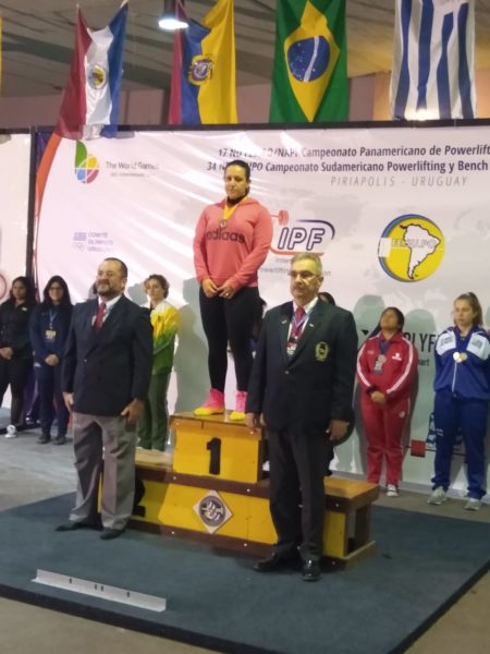 Laila Letícia Hobi Strle, no primeiro lugar do pódio