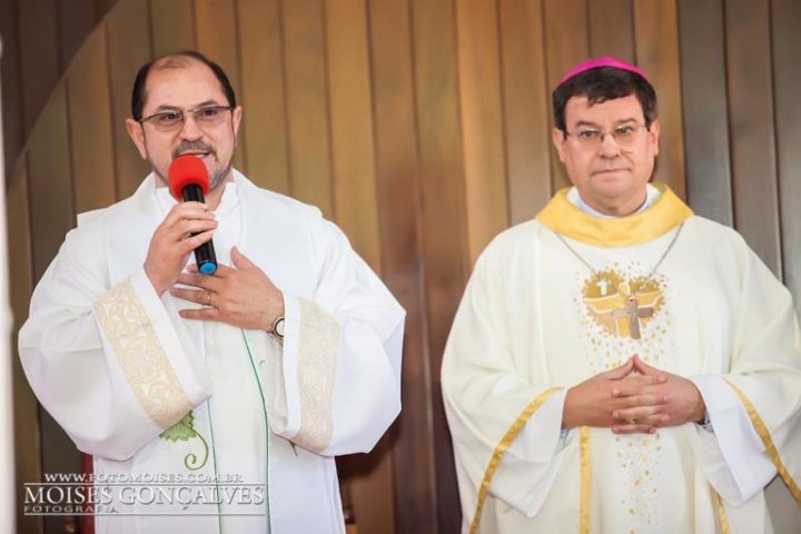 Padre Valmor  de Deus e o bispo Dom Severino Foto: Moisés Gonçalves