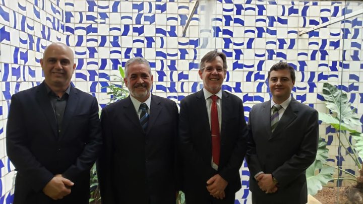 Alexandre Barros (Presidente da AERP), Cezar Telles (Presidente do Sert-PR), Michel Michelotto (vice-presidente da Aerp) e Caíque Agusitini (diretor de comunicação da Aerp)