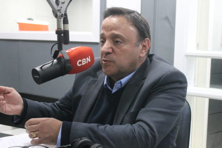 Hussein Bakri em entrevista à rádio CBN Vale do Iguaçu. (Foto: Arquivo).