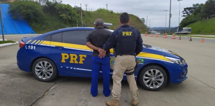 Acusado foi detido e encaminhado ao Presídio Regional de Mafra (Foto: Divulgação/PRF).