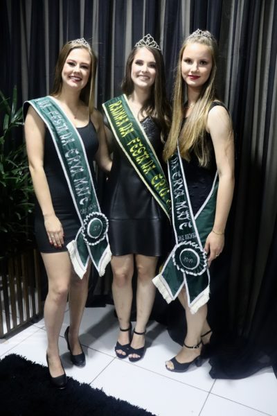 Deisi Wendt (1ª Princesa), Eloyse Kolenetz (Rainha) e Vanessa de Oliveira (2ª Princesa)