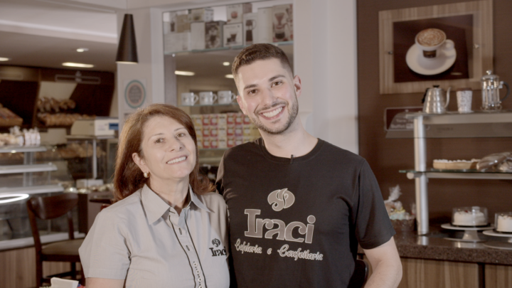 Legenda da foto: A empresa de Iraci Ruaro e do filho João Paulo contratou cinco colaboradores em Francisco Beltrão, em 2019 (crédito - Fiori Filmes)