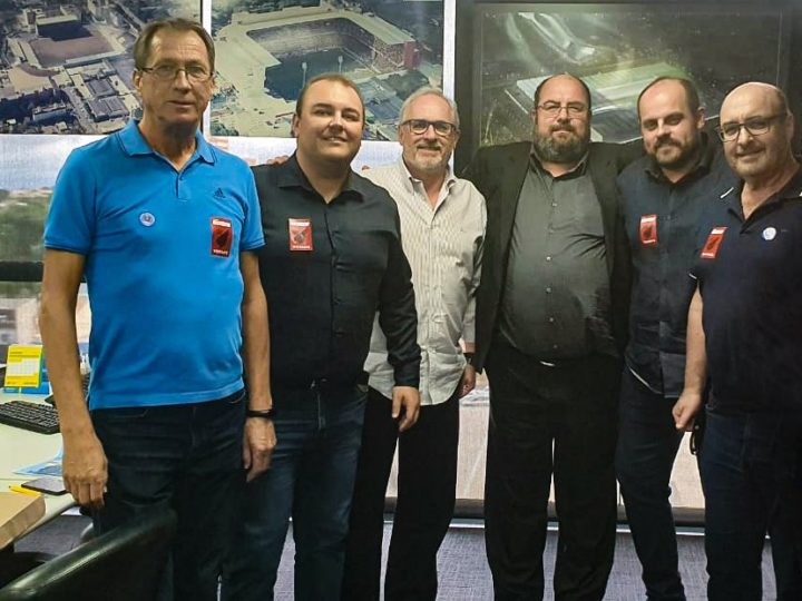 Diretores do Iguaçu e do marketing do Athletico. (Foto: Assessoria).