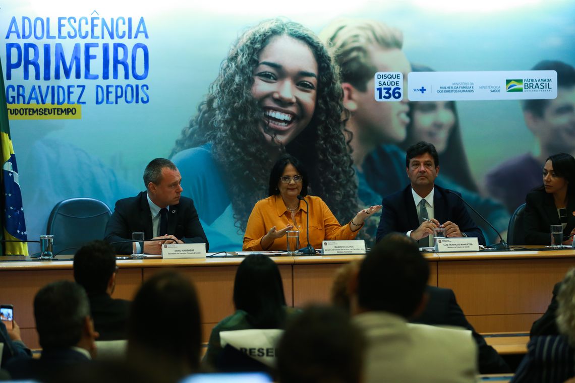 A ministra da Mulher, da Família e dos Direitos Humanos, Damares Alves, e o ministro da Saúde, Luiz Henrique Mandetta, lançam a Campanha Nacional de Prevenção à Gravidez na Adolescência