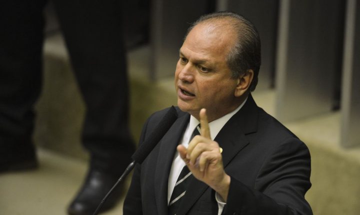 Deputado Ricardo Barros durante sessão de votação para presidente da Câmara dos Deputados.