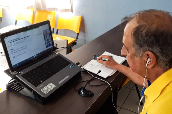 Presidente José Luis Ruski na reunião virtual. (Foto: Assessoria Iguaçu).