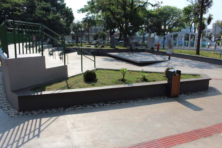 Palco da Praça Coronel Amazonas. (Foto: Ricardo Silveira).