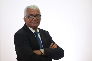 O jornalista Valter Lima comanda, desde 1986, o programa Revista Brasil, da Rádio Nacional - Marcello Casal Jr/Agência Brasil