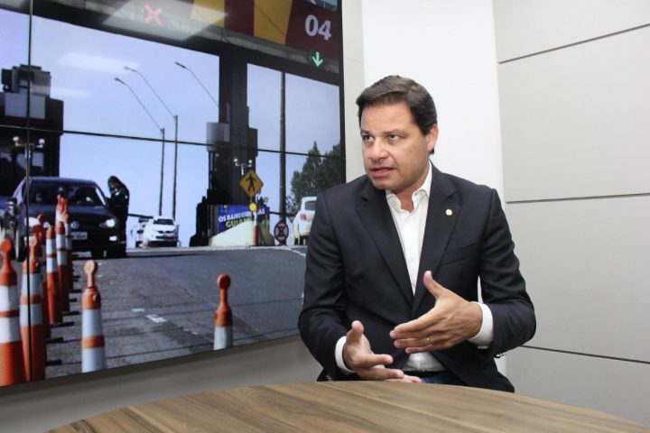 Secretário Estadual de Infraestrutura e Logística, Sandro Alex, em entrevista para a Associação dos Diários do Interior (Foto: José Aldinan) 