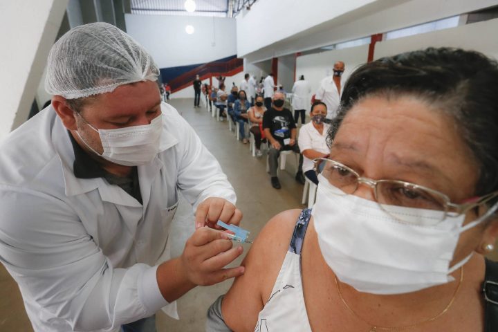 Parana se aproxima de 1 milhao de vacinados com as duas doses contra a Covid 19