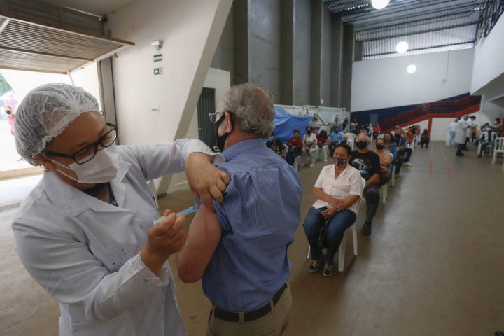 Parana ultrapassa a marca de 2 milhoes de doses aplicadas contra a Covid 19