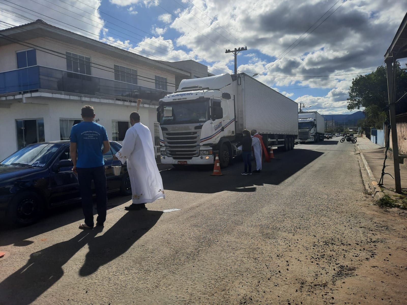 No Porto de Paranaguá, caminhoneiros recebem a bênção de São Cristóvão