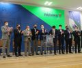 foto de autoridades em ato que sancionou lei permitindo educaÃ§Ã£o domiciliar no paranÃ¡