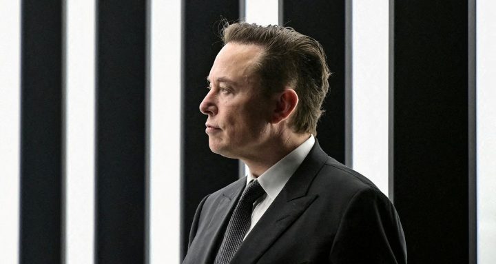 Elon Musk chega a condomínio de São Paulo para almoçar com Bolsonaro