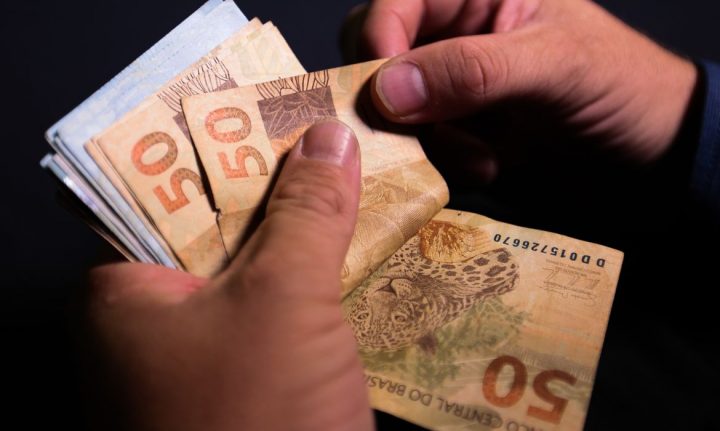 Salário mínimo de R$ 1.212 é aprovado no Congresso