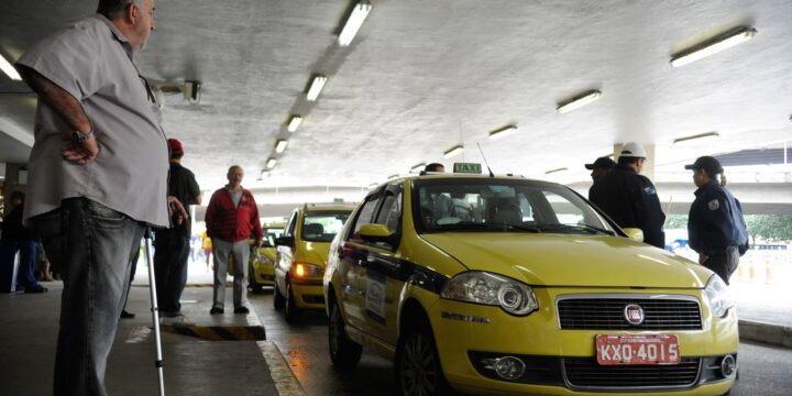 Quase 7 mil taxistas paranaenses recebem Benefício Taxista