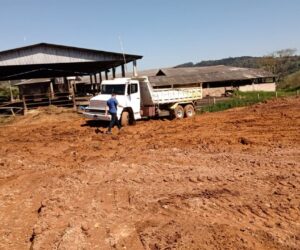 Secretaria de Agricultura segue atendendo com o programa Porteira Adentro