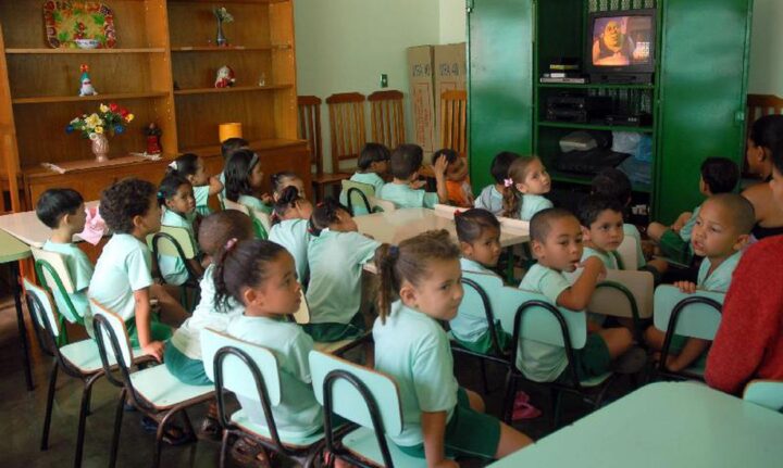 Oferta de vagas em creches e na pre escola e obrigatoria decide STF